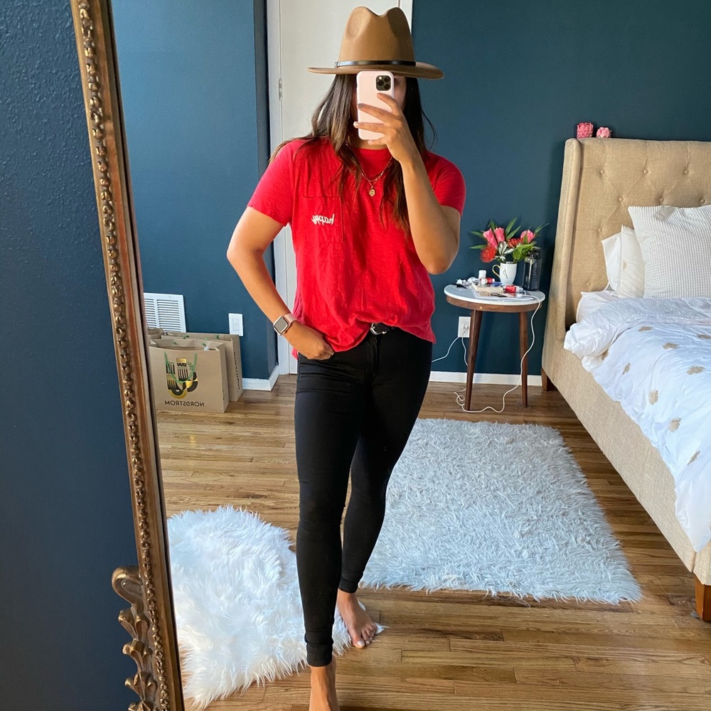 BOYFRIEND FIT “happy” tee